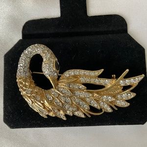 CRYSTAL PAVE SWAN